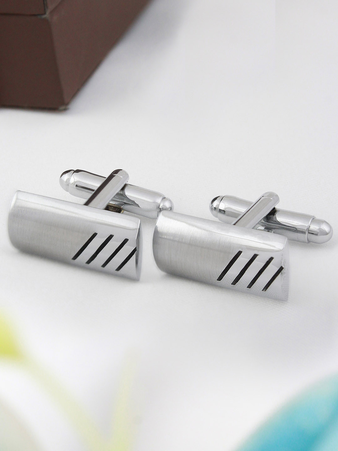 Kavove Silver-Toned he Kitty-Cornered Cufflink