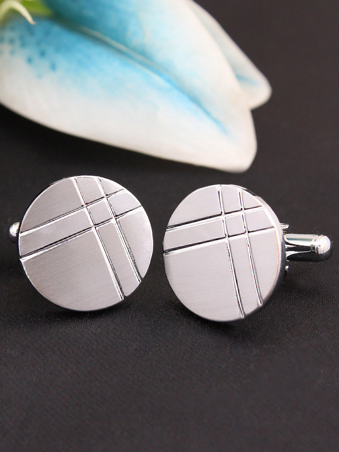 Kavove Silver-Toned The Crossroad Cufflink