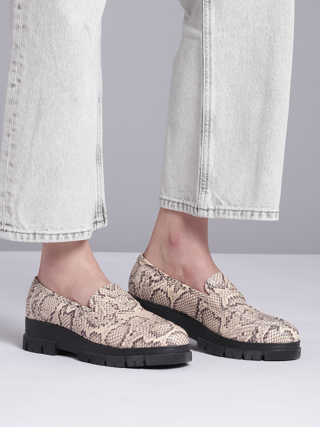 Roadster Women Beige & Coffee Brown Snakeskin Print Loafers