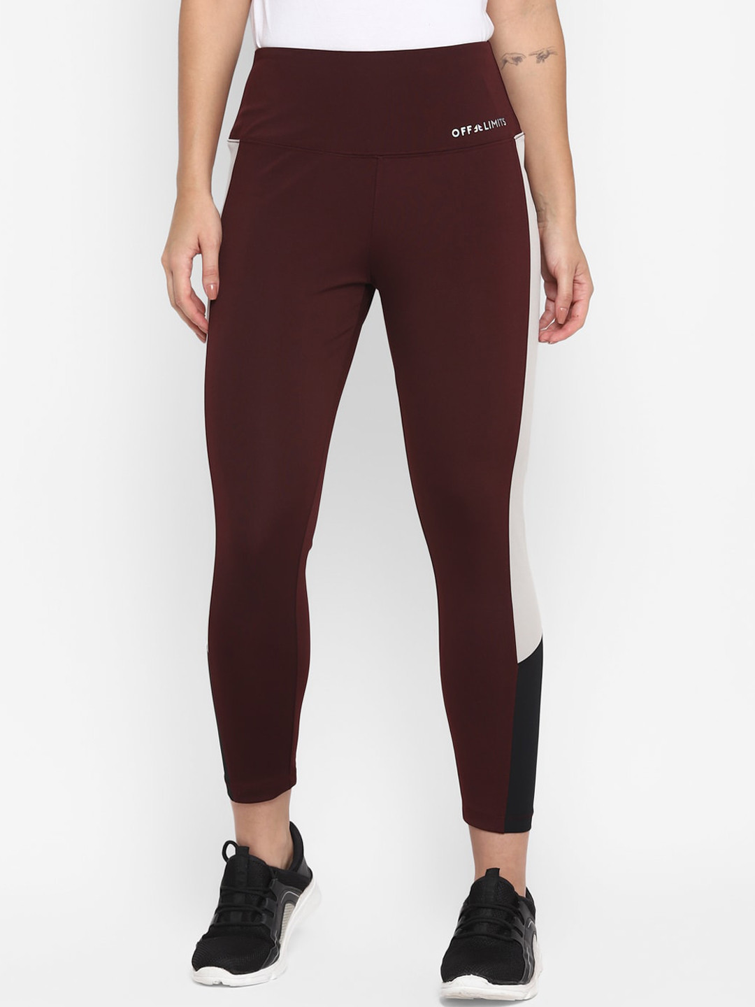 OFF LIMITS Women Maroon & White Solid Anti Microbial Tights