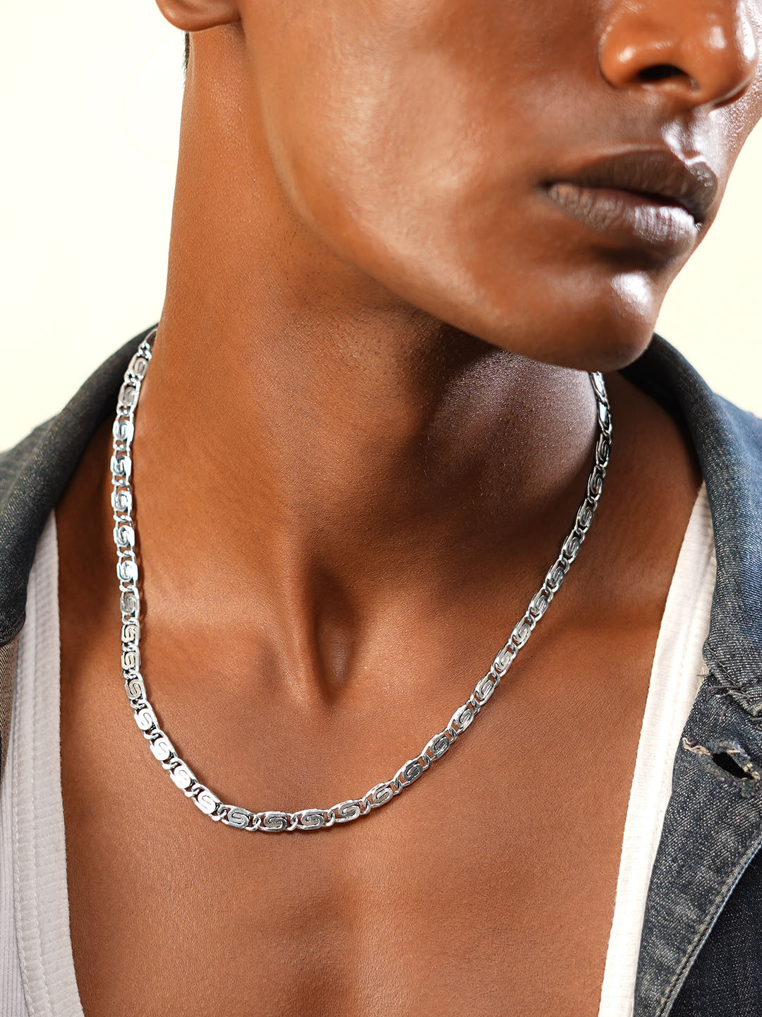 The Roadster Lifestyle Co Men Silver-Plated Chain Necklace