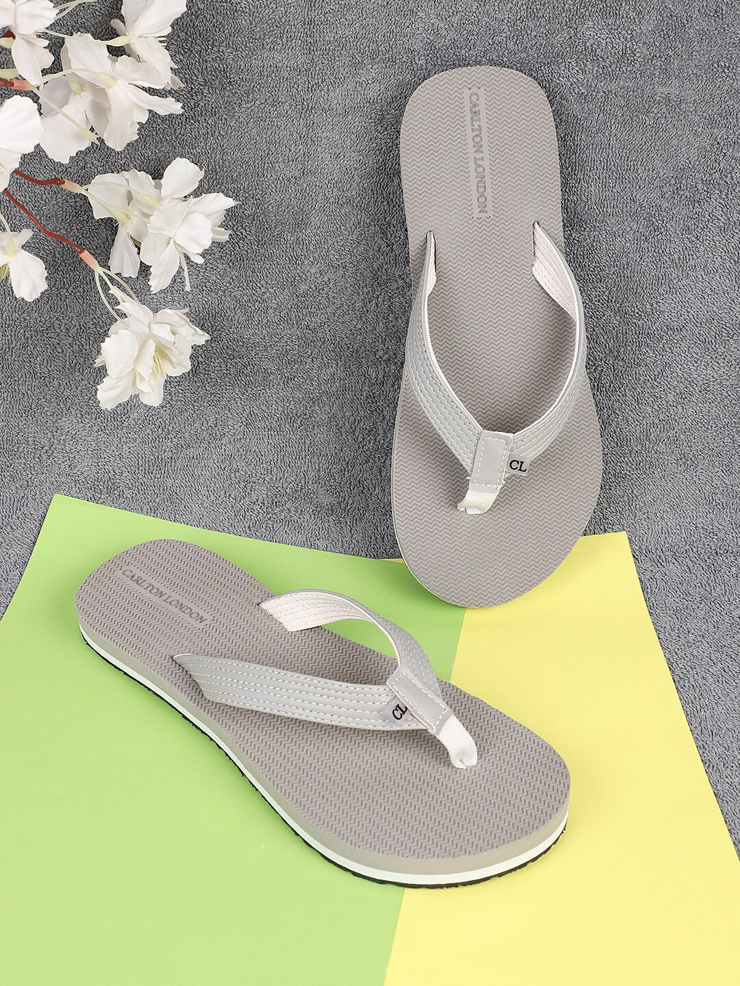 Carlton London Women Grey & White Rubber Thong Flip-Flops