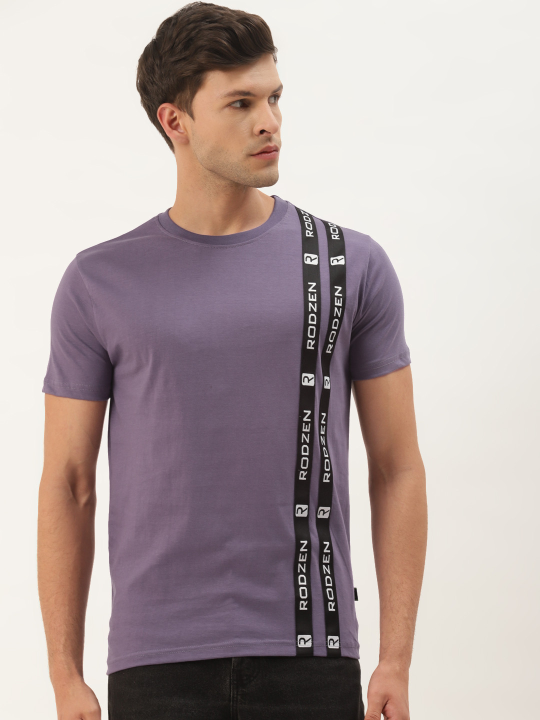 Rodzen Men Purple & Black Brand Logo Printed Slim Fit T-shirt