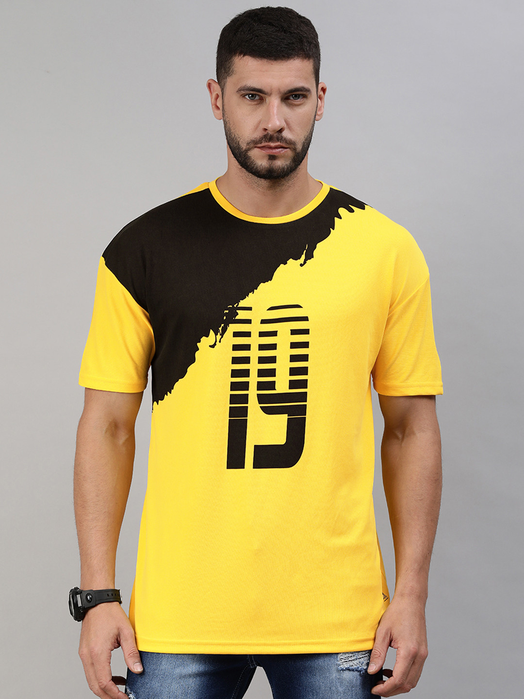 abof Men Yellow & Black Printed Extended Sleeves T-shirt