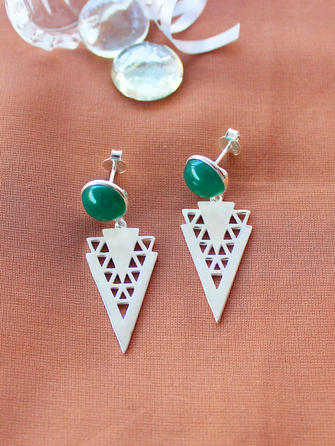 ERILINE JEWELRY Green & Silver-Toned Sterling Silver Contemporary Drop Earrings