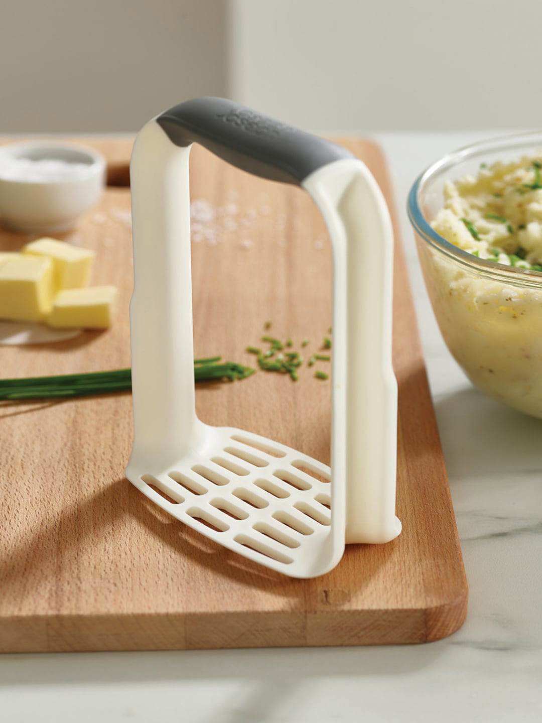 Joseph Joseph White Easy-Mash Potato Masher