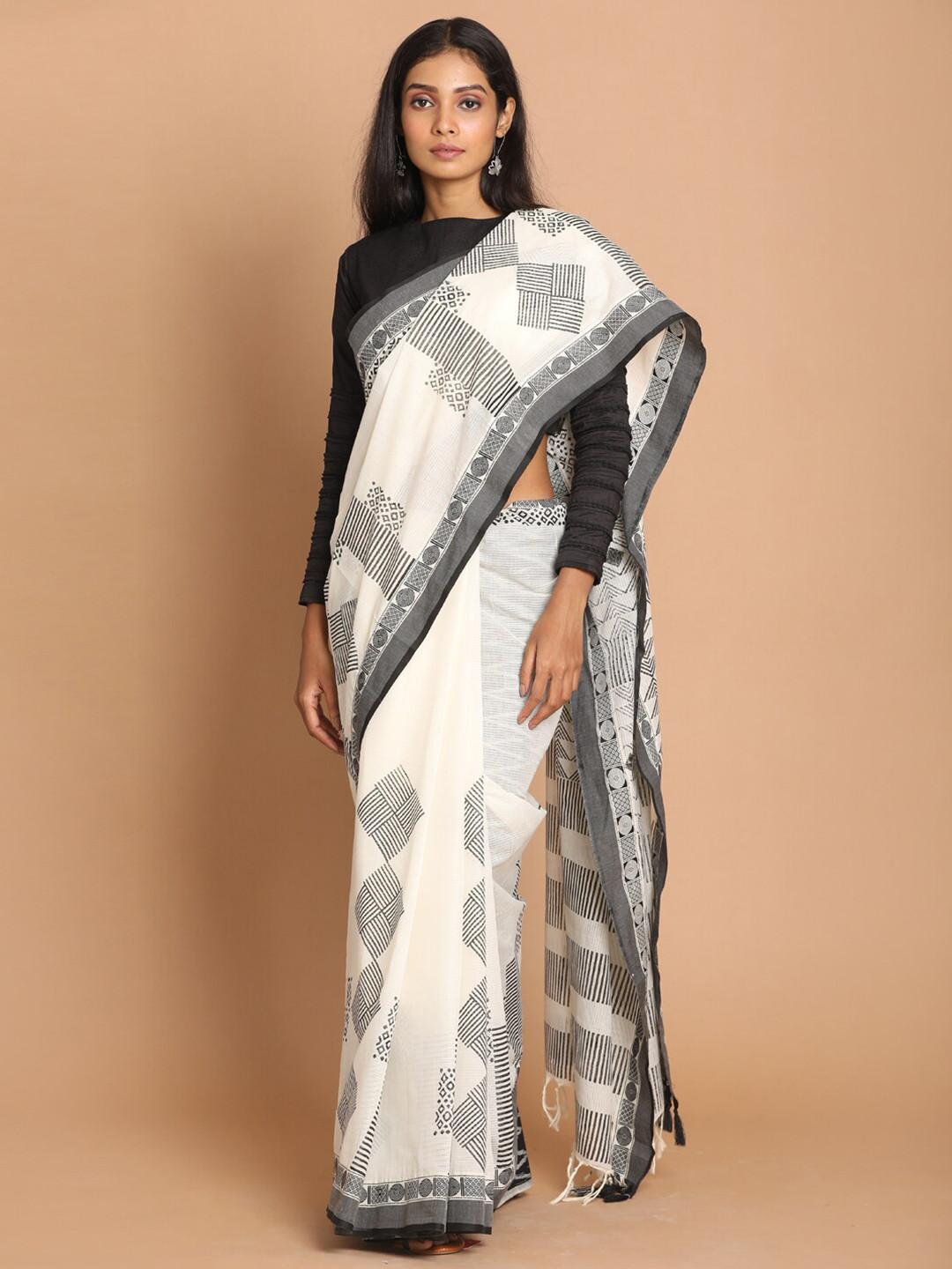 Indethnic Black & White Printed Pure Cotton Saree