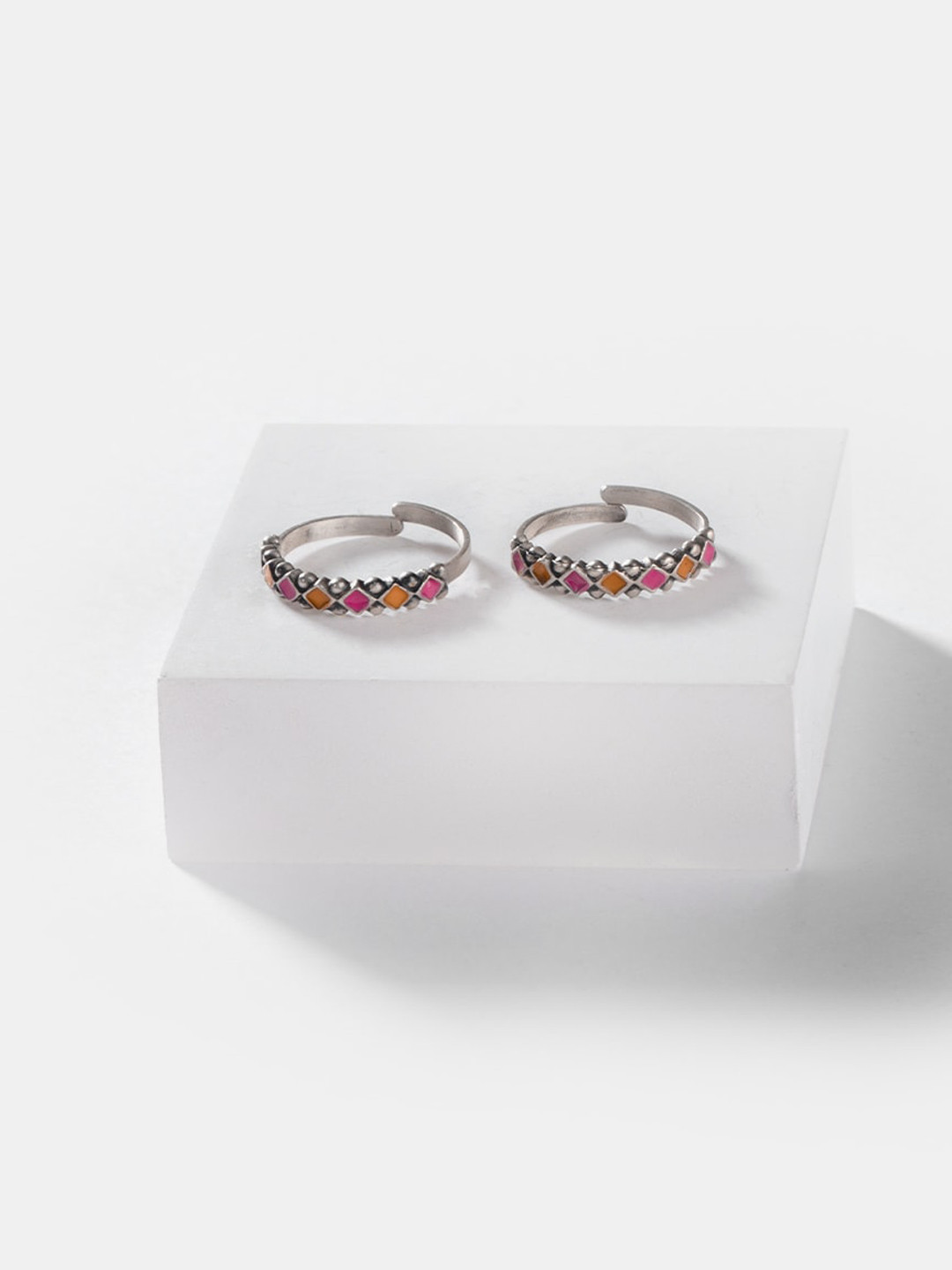 SHAYA Silver Vamana Pillar Toe Rings