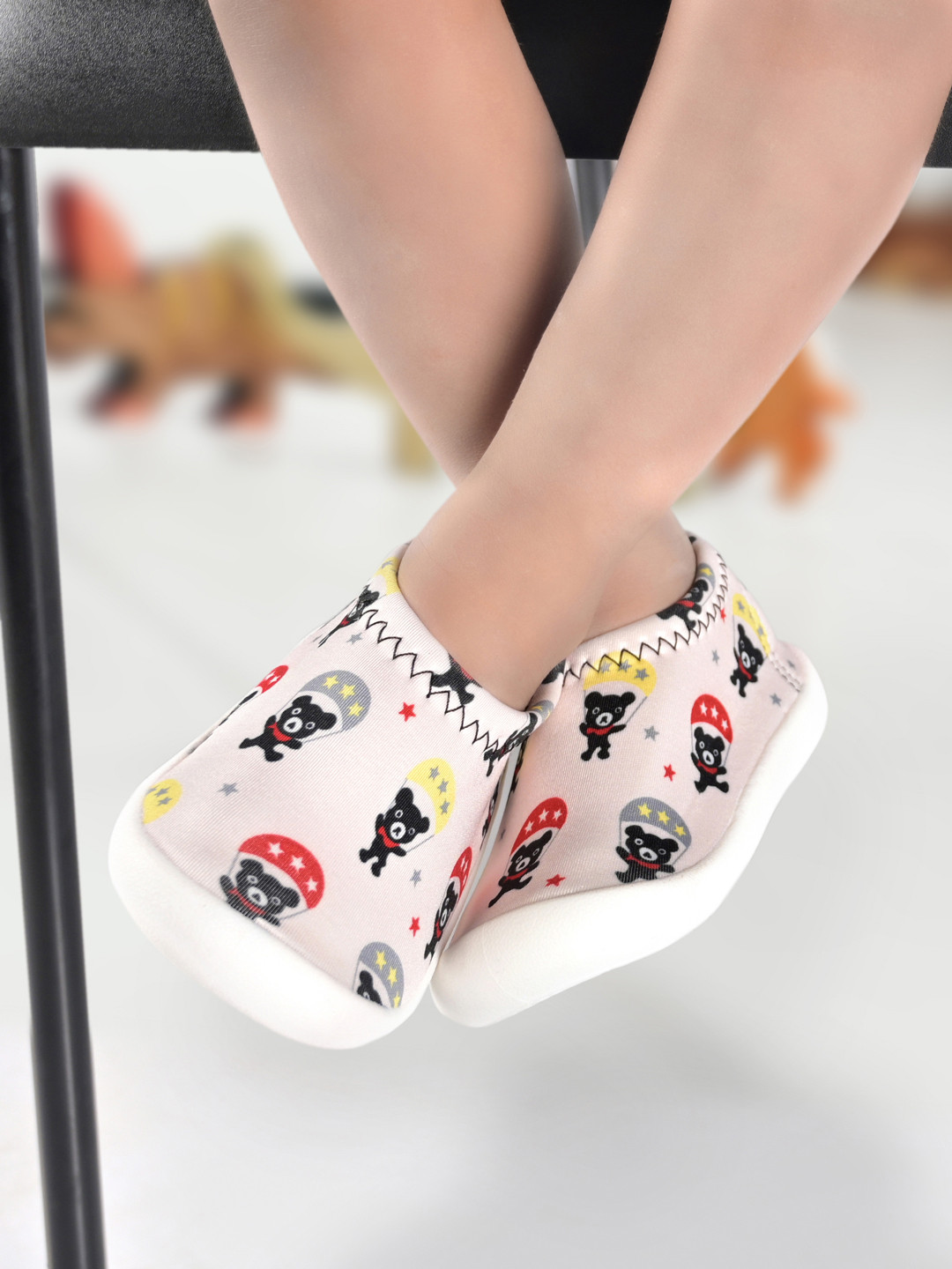 Yellow Bee Cream-Coloured Printed Anti Skid Rubber Sole Socks