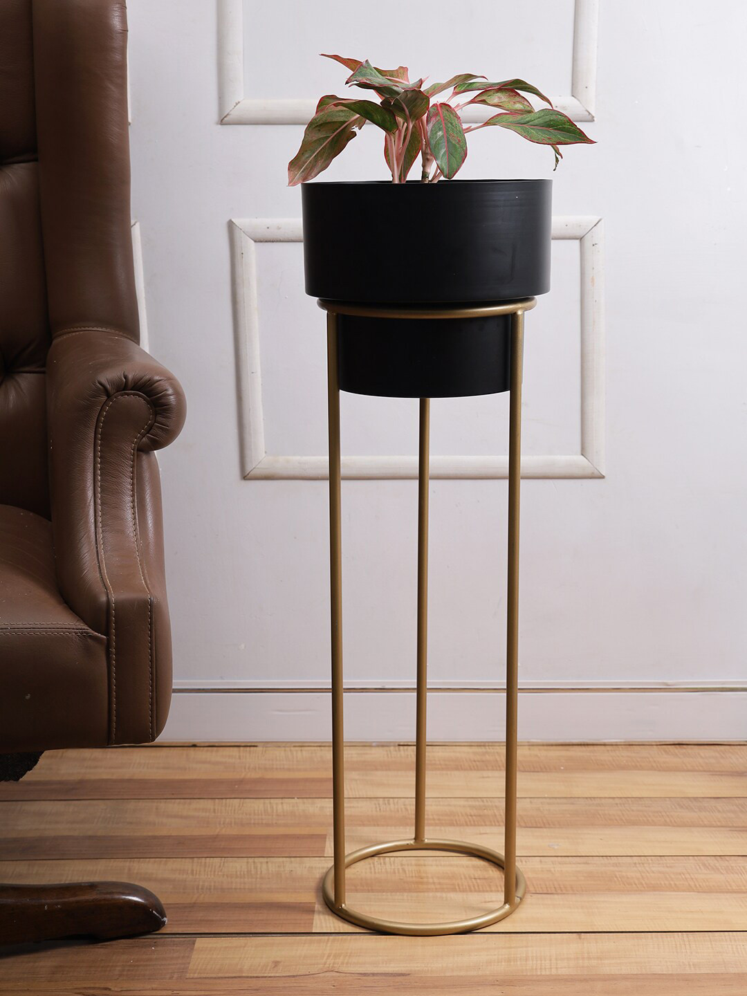 Aapno Rajasthan Black Solid Metal Planter With Stand