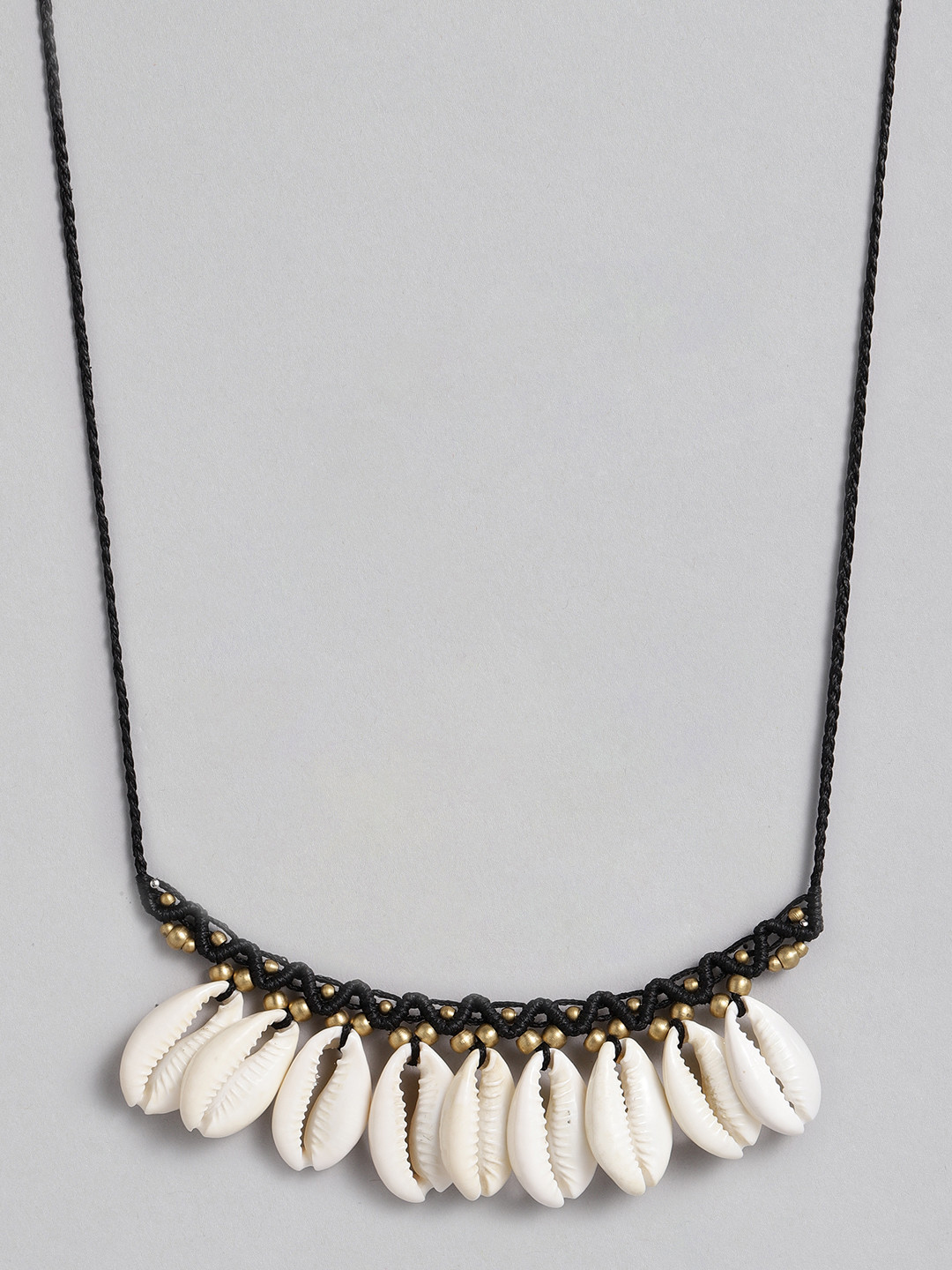 EL REGALO Black & Beige Big Cawrie Bohemian Necklace