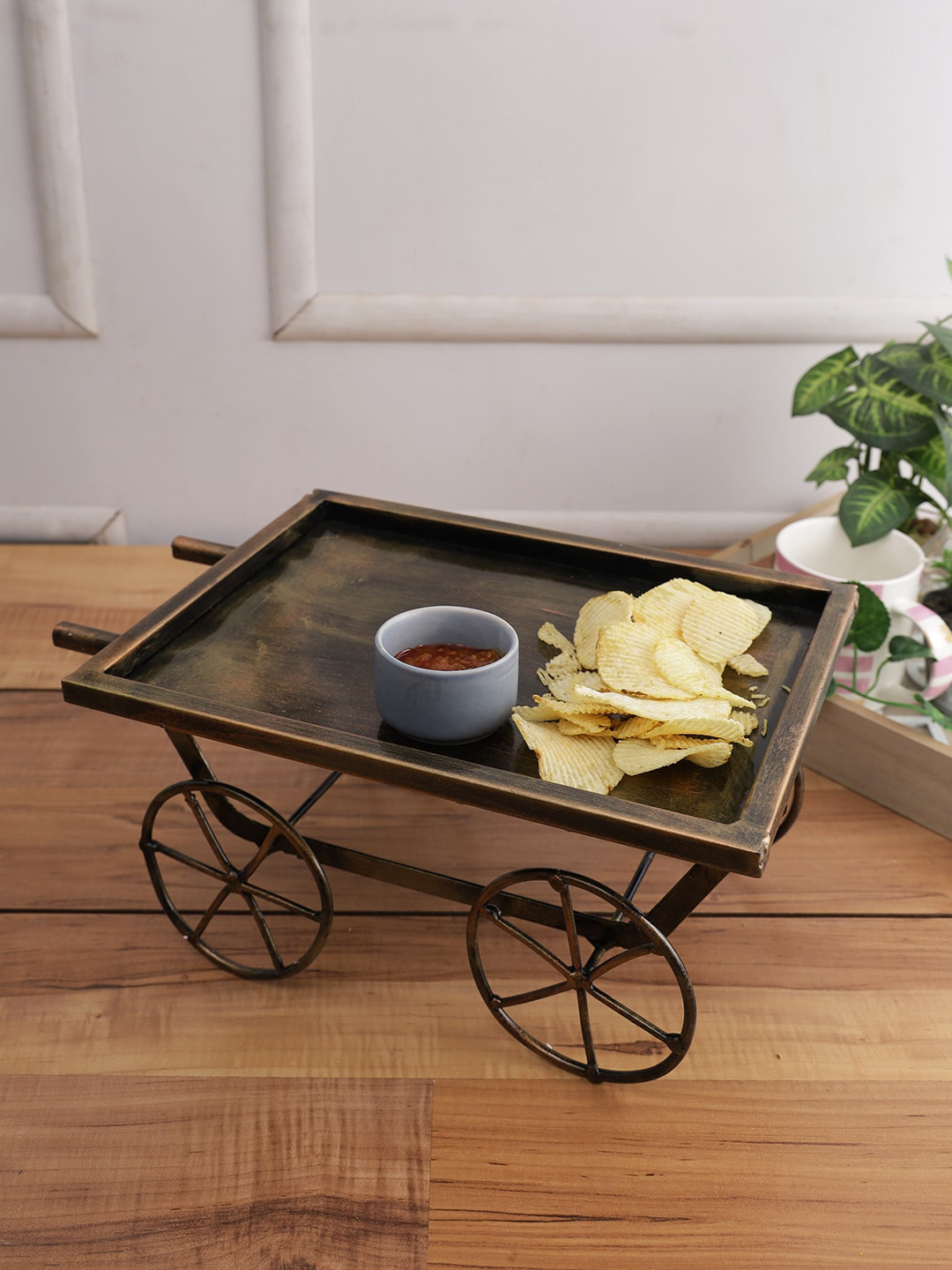 Aapno Rajasthan Bronze-Toned & Black Solid Wooden Tray
