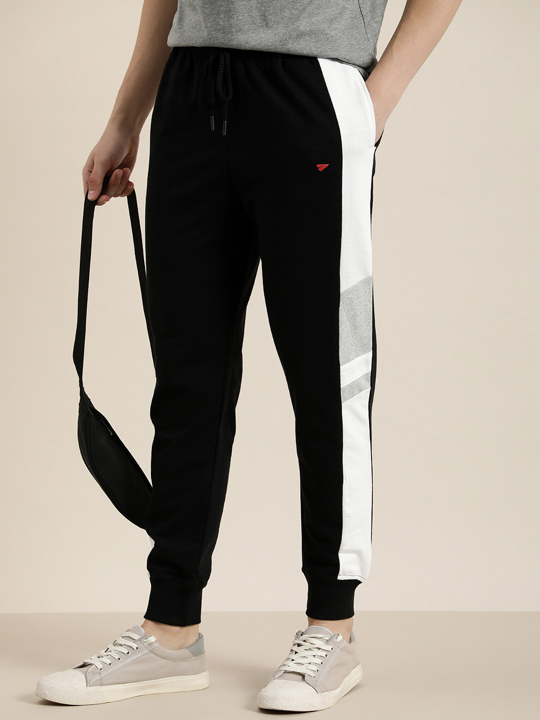 Invictus Indoor Men Solid Mid-Rise Regular Joggers With Contrast Side Panels