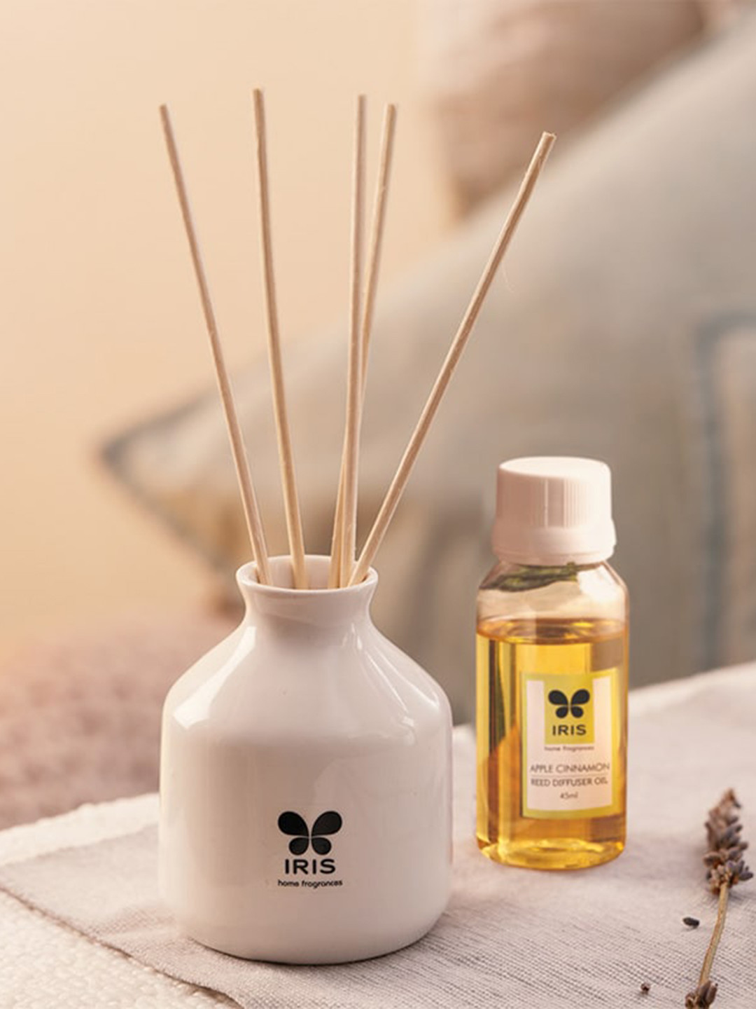 Iris Apple Cinnamon Aroma Reed Diffuser Set