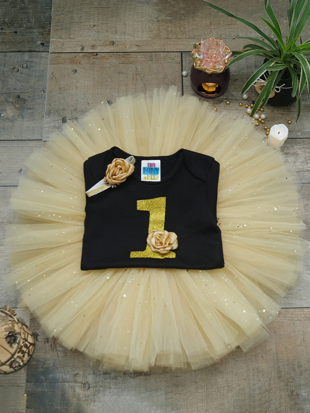 TINY MINY ME Girls Gold-Toned & Black Printed T-shirt with Skirt
