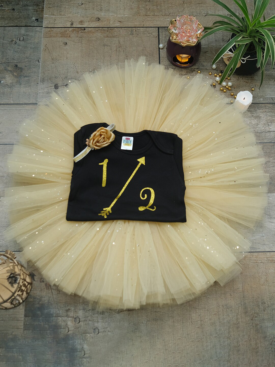 TINY MINY ME Girls Gold-Toned & Black Printed T-shirt with Skirt