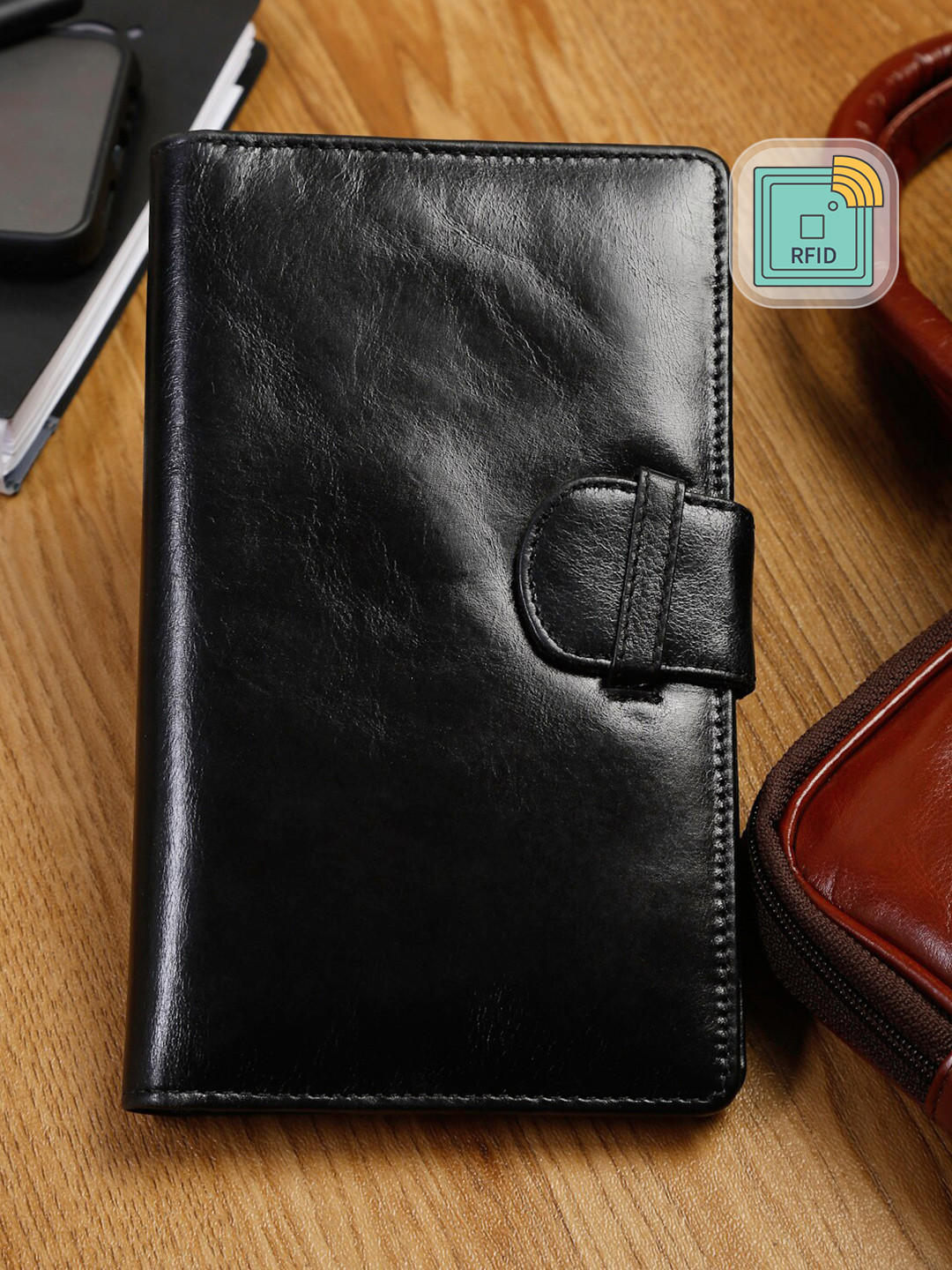 LOUIS STITCH Men Black Leather Passport Holder