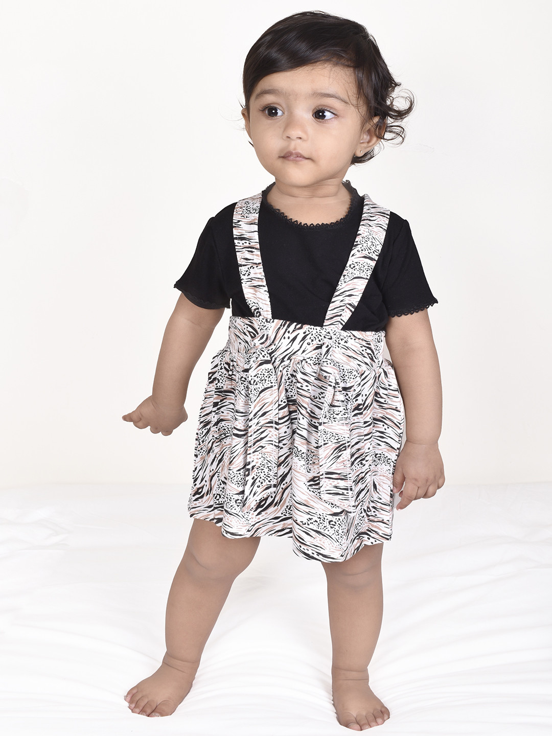 Softsens Girls Black & White Solid  Bamboo T-shirt with Skirt