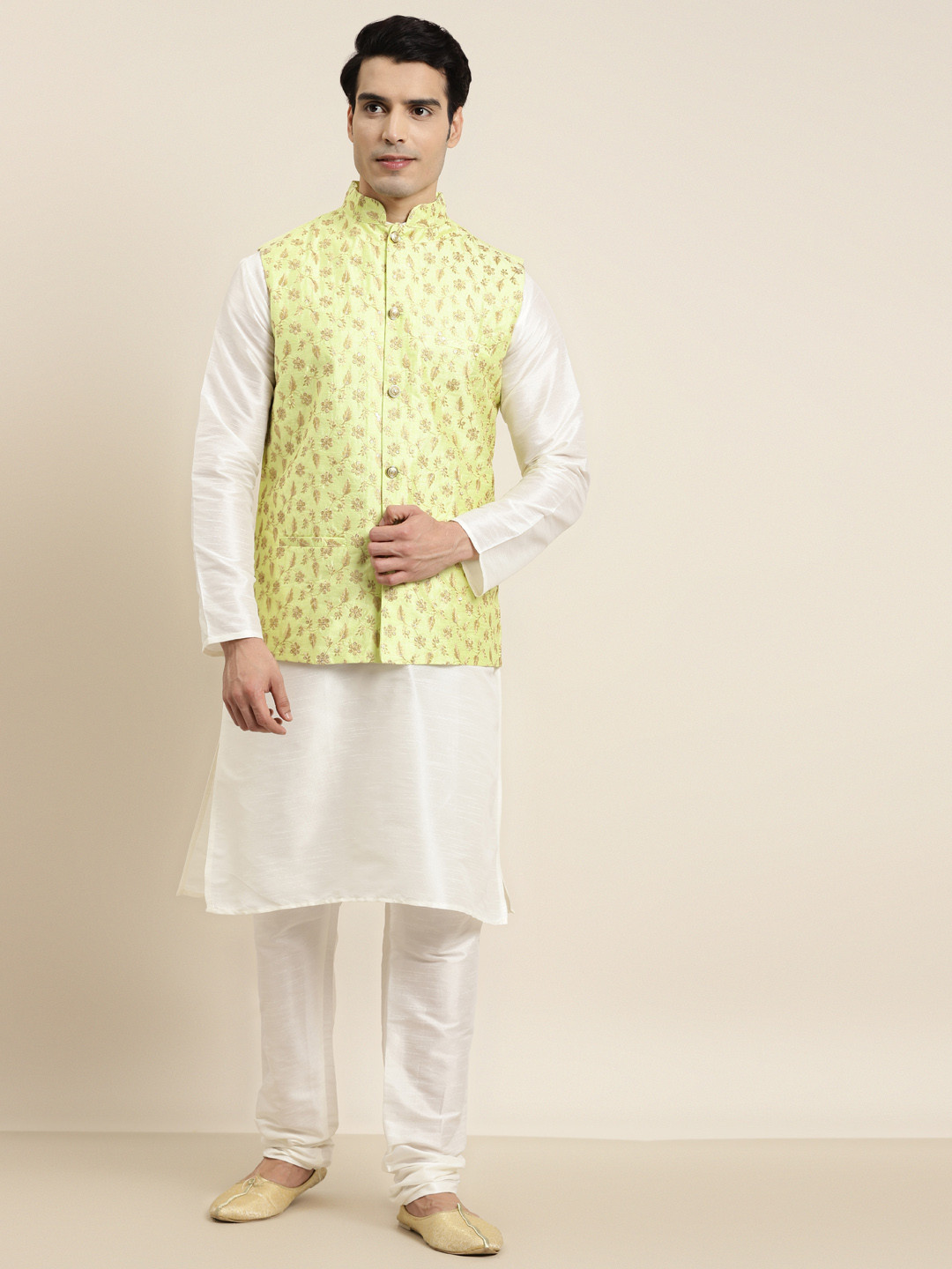 SOJANYA Men Off-White & Green Kurta with Pyjamas & Embroidered Nehru Jacket