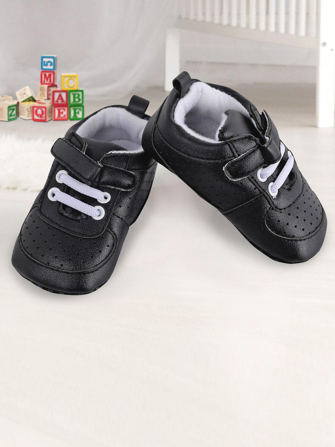 Baby Moo Unisex Kids Black Solid Leather Velcro Booties