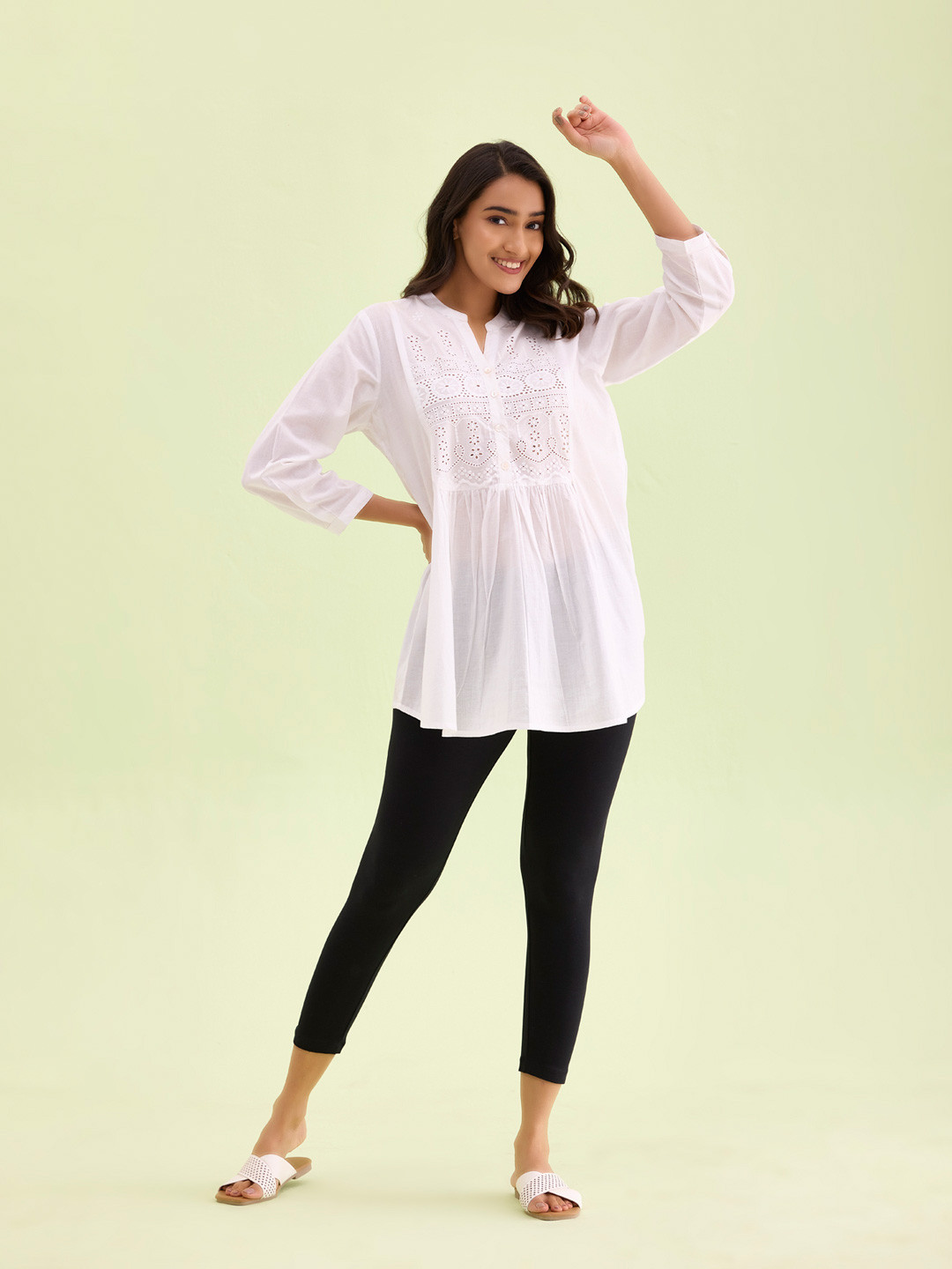 Go Colors Women Black Solid 3/4 Length Leggings