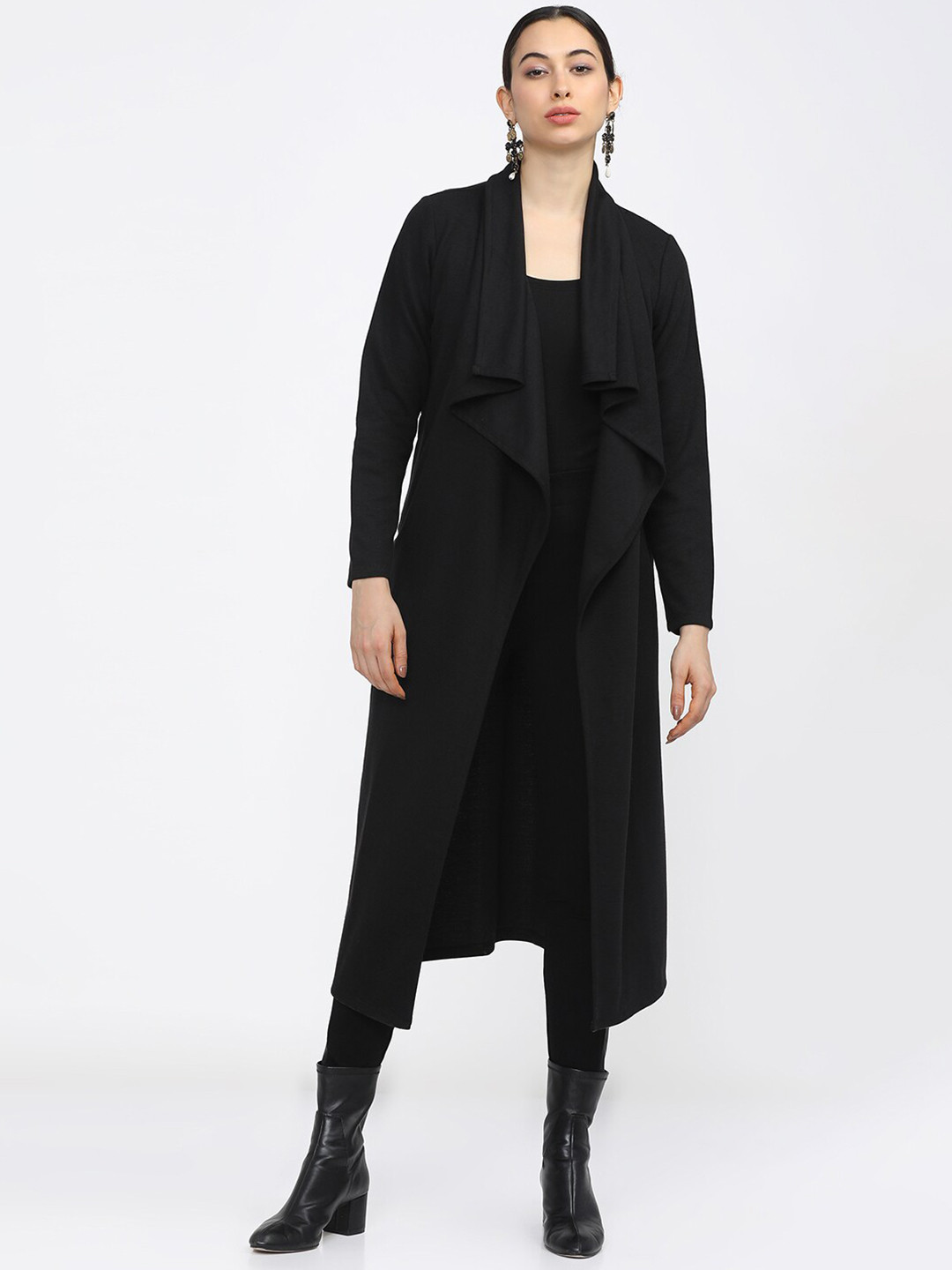 Vishudh Women Black Shrug