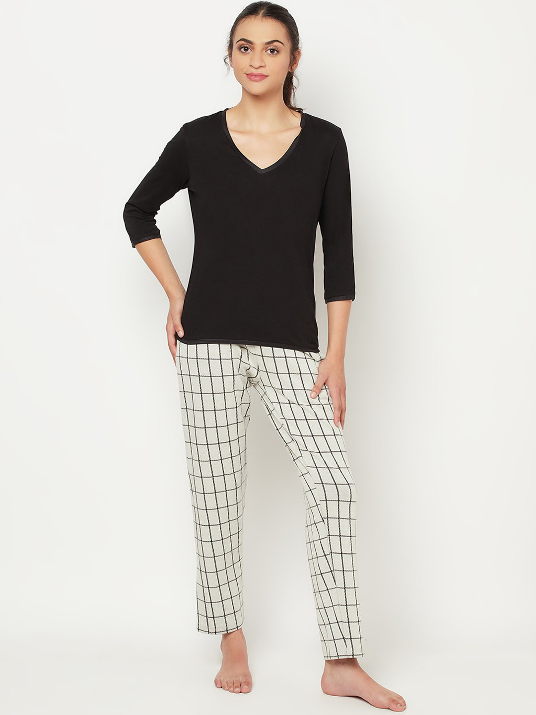 SQew Women Black & Off White Night suit