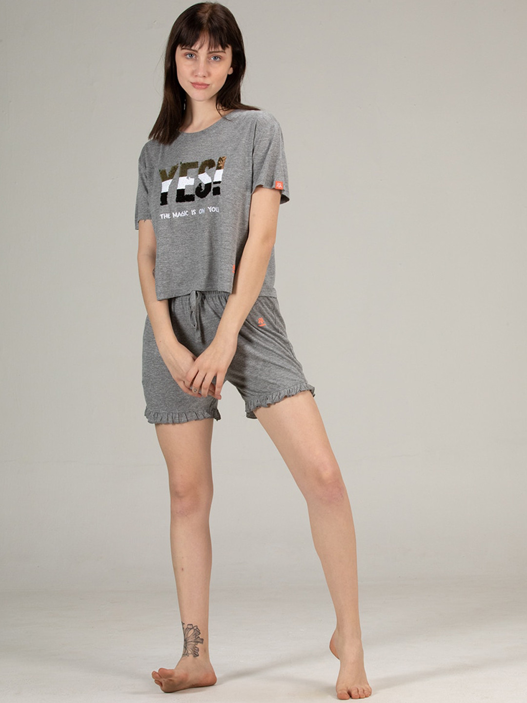 evolove Women Grey & White Printed Night suit