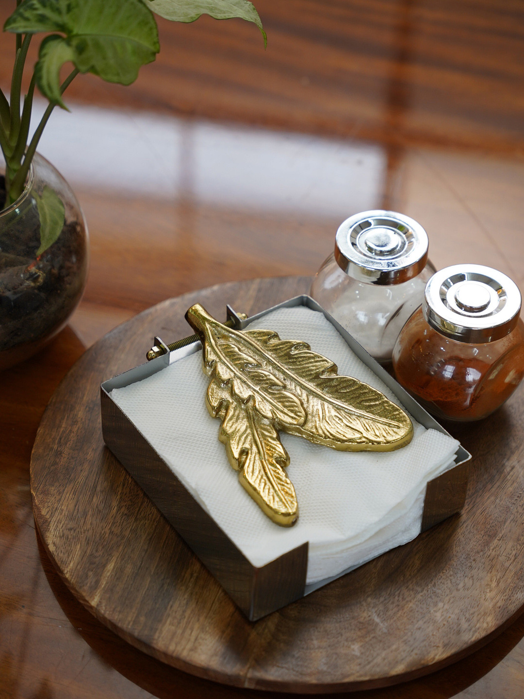 Folkstorys Holly Metal Tissue Paper Holder