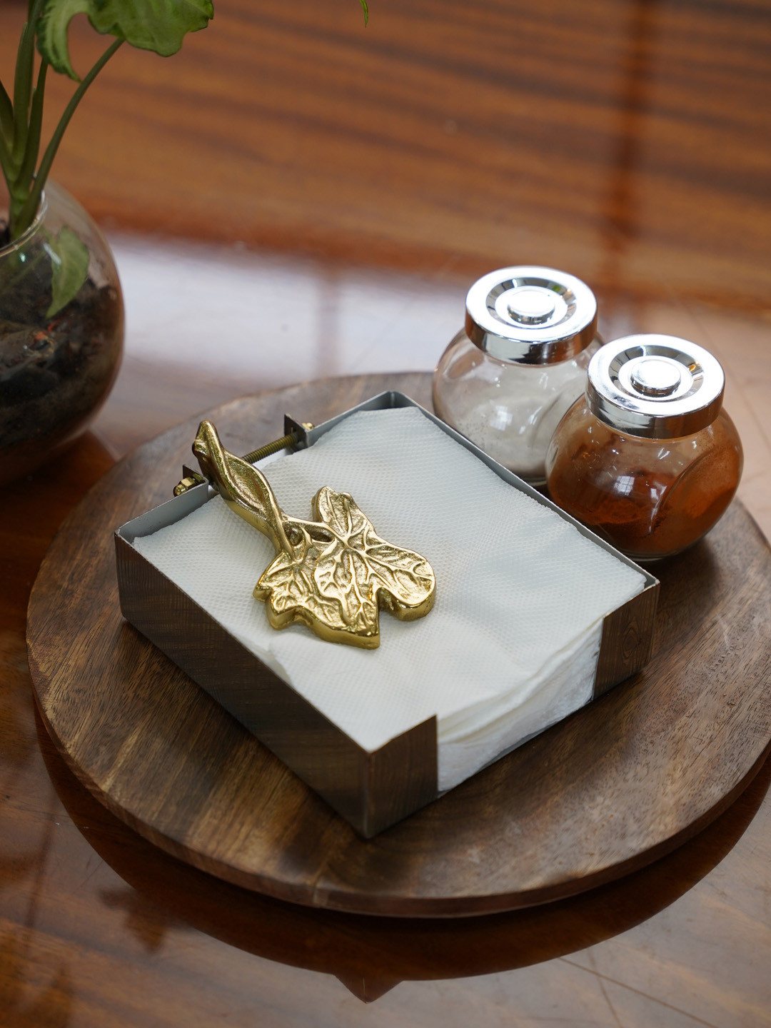 Folkstorys Clover Metal Tissue Paper Holder