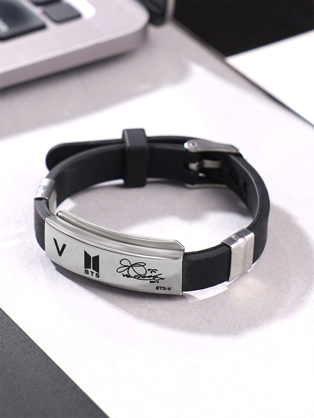 Yellow Chimes Unisex Silver-Toned & Black Kpop BTS Band V Signature Leather Bracelet