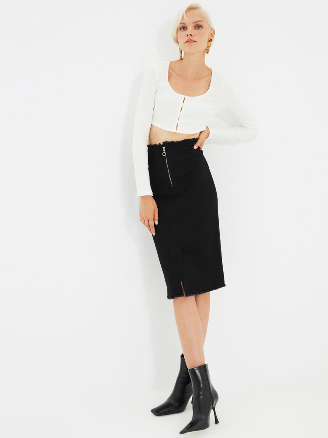 Trendyol Women Black Solid Knee Length Pencil Skirt