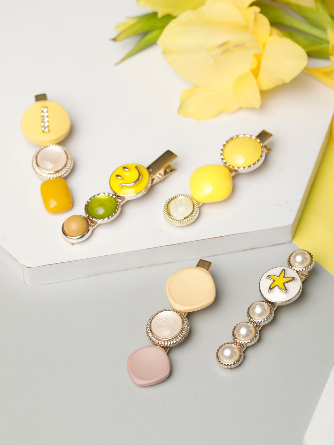 PRITA BY PRIYAASI Women Yellow & Gold-Toned Set of 5 Alligator Hair Clip