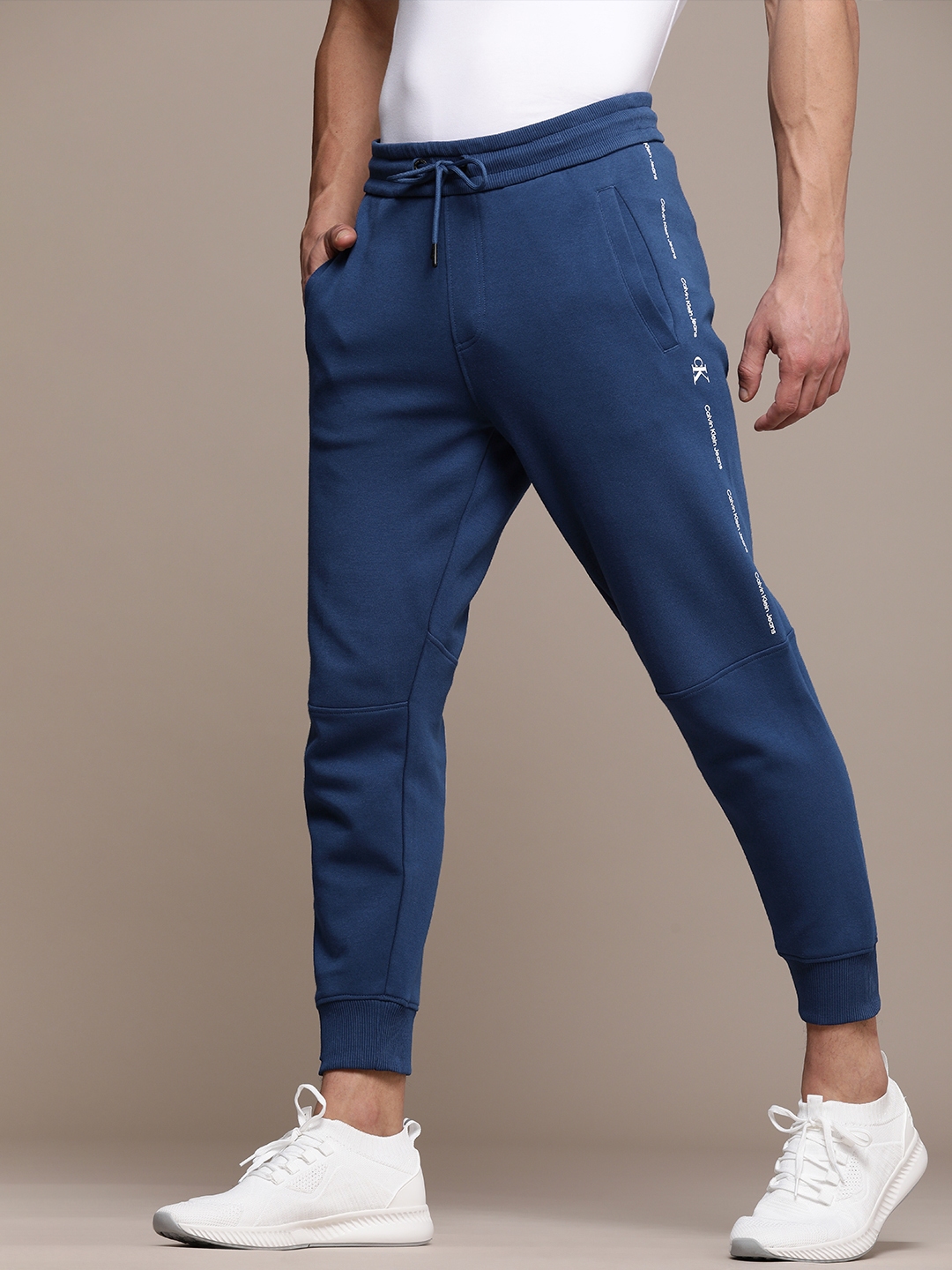 Calvin klein slim deals fit joggers