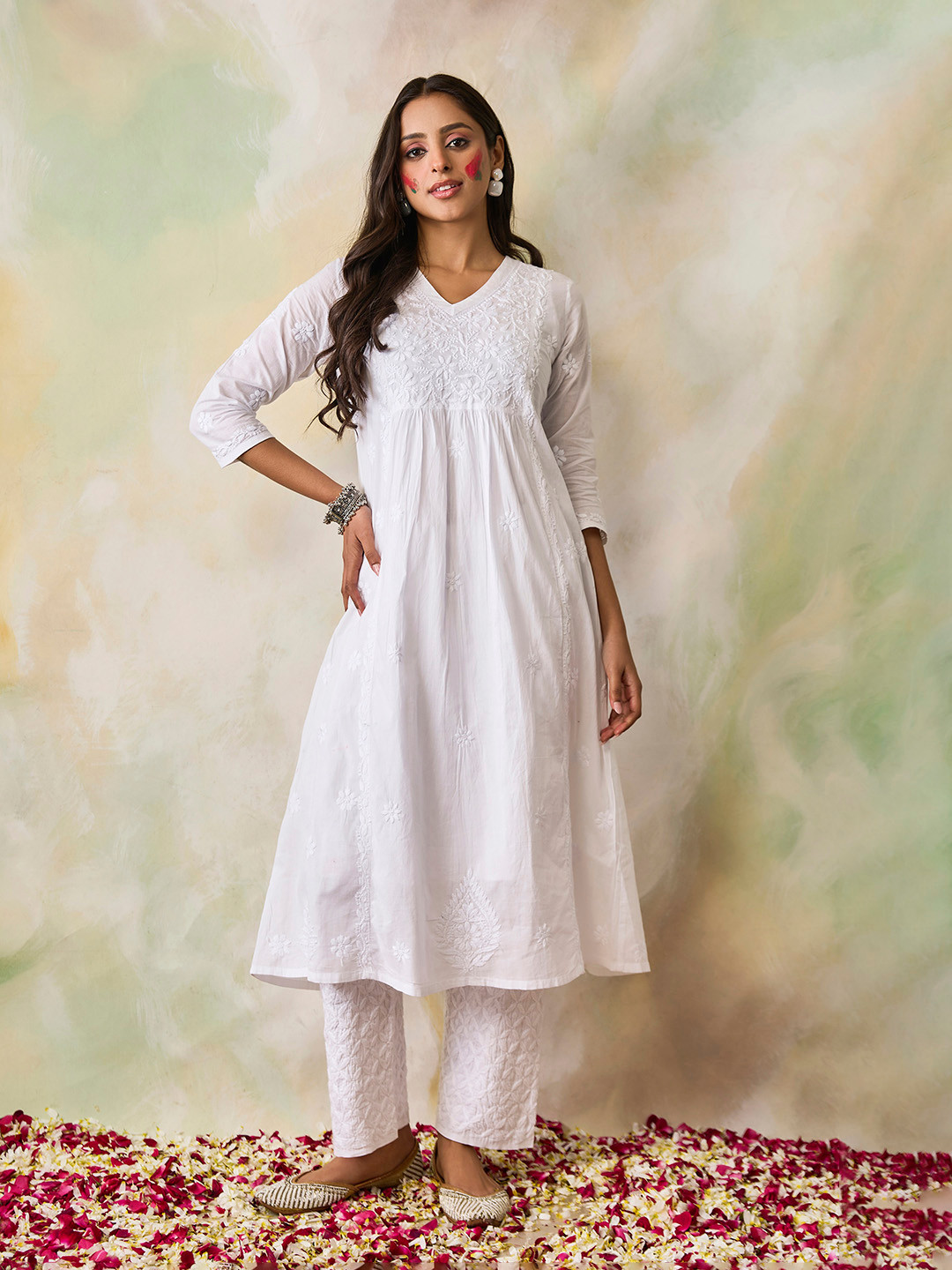 HOUSE OF KARI Women White Floral Embroidered Chikankari Floral Kurta