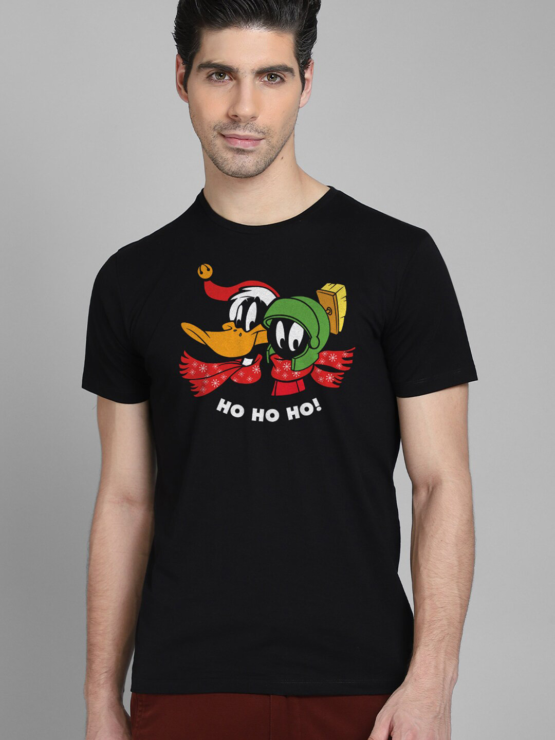 Free Authority Men Black Looney Tunes Christmas Printed Pure Cotton T-shirt