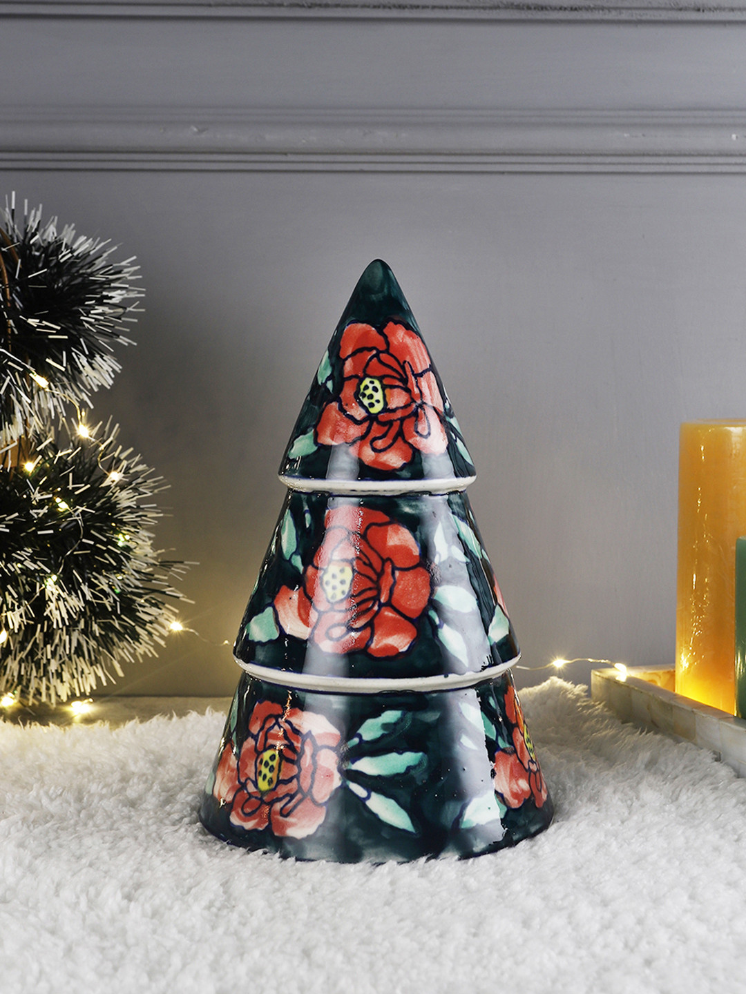 VarEesha Green & Red Ceramic Christmas Tree Decorative