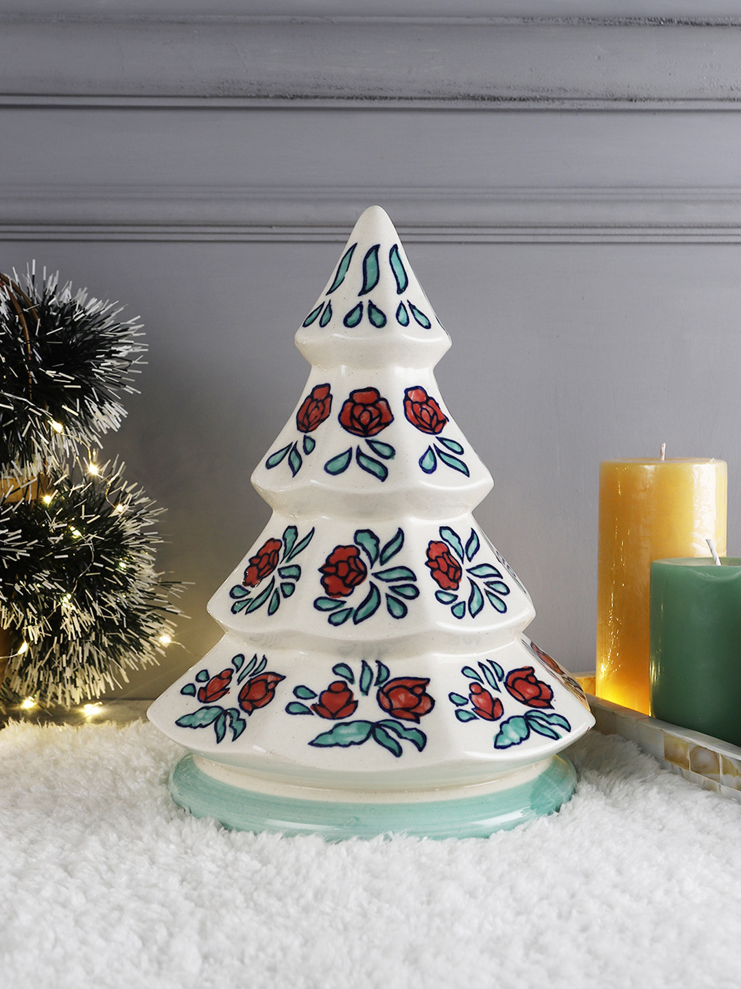 VarEesha Off-white Hand-made Red Roses Ceramic Decorative Christmas Tree