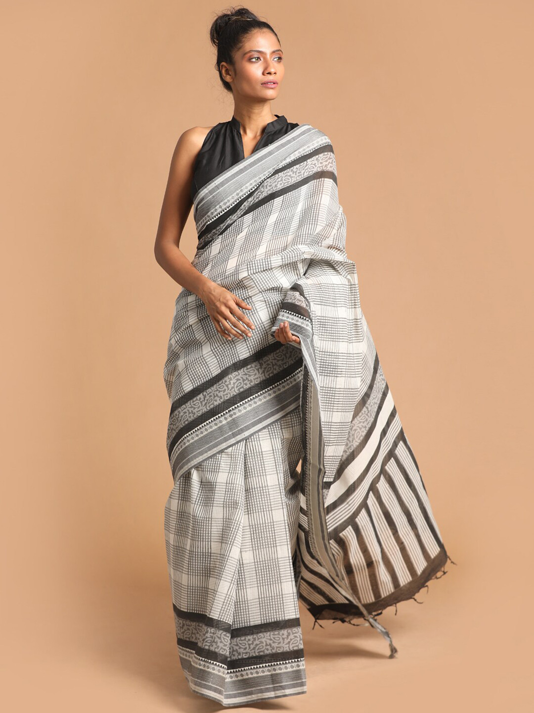 Indethnic Black & White Checked Pure Cotton Block Print Saree
