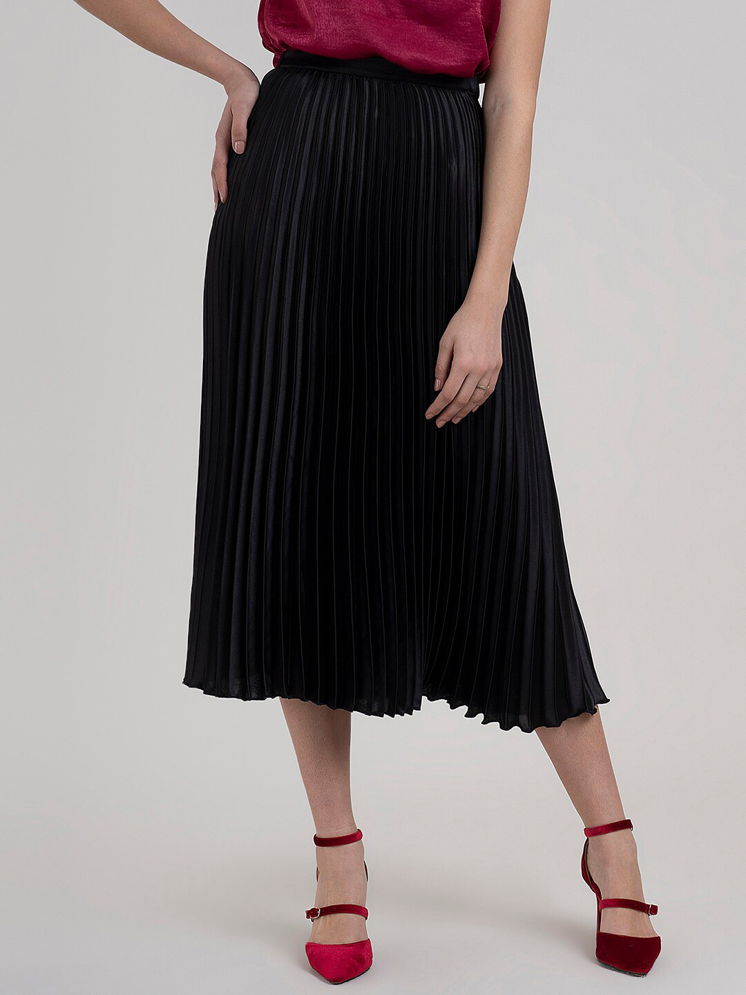 FableStreet Women Black Solid Accordion Pleated Midi Skirt