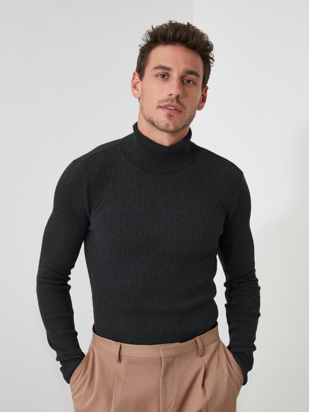 Trendyol Men Grey Solid High Neck Pullover