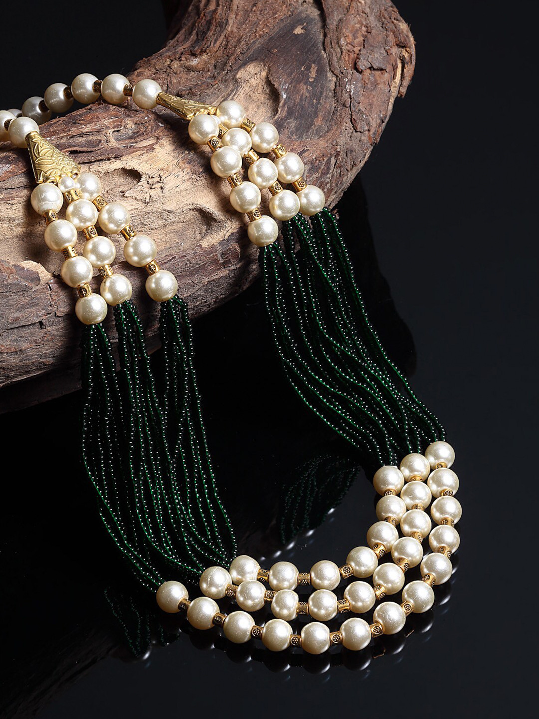 Arrabi Woman White & Green Necklace