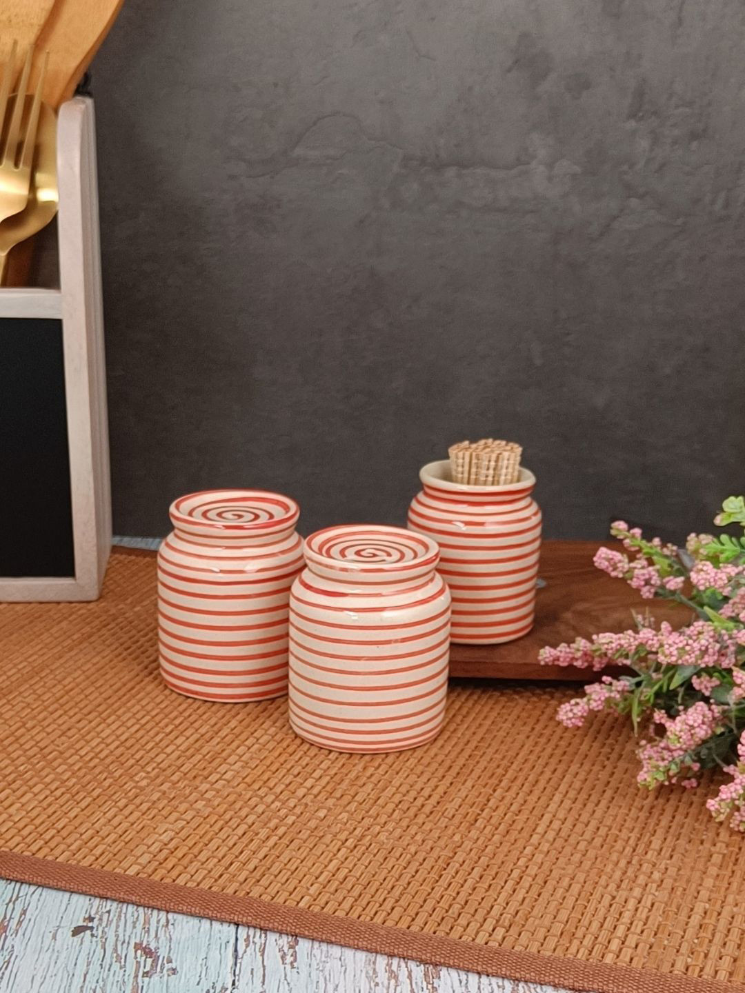 VarEesha Red & White Striped Salt N Pepper With Toothpick Holder