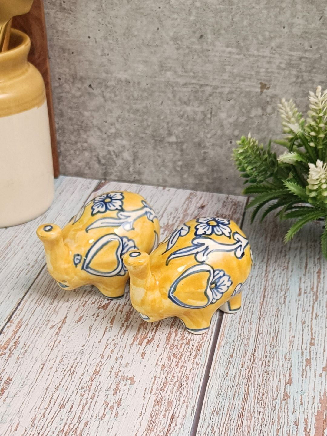 VarEesha Yellow & White Ceramic Elephant Salt & Pepper Setet