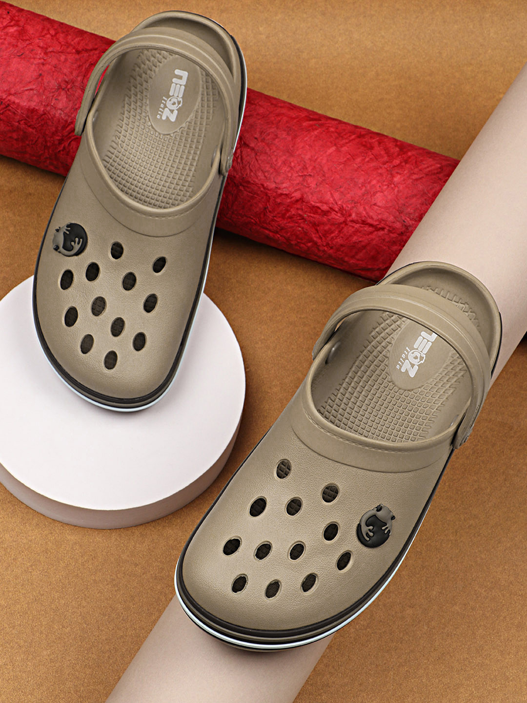 NEOZ Men Levirex Lightweight & Comfortable Grip & Bounce Less Pressure Clogs