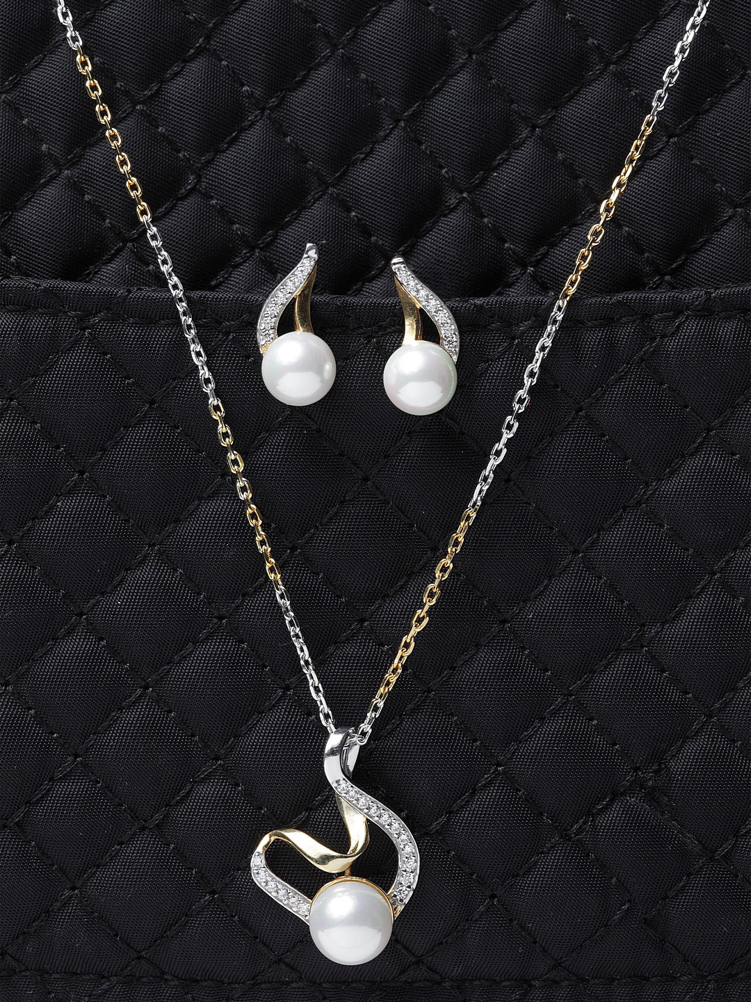 Clara Woman Silver Pearl Pendant & Earrings Jewellery Set