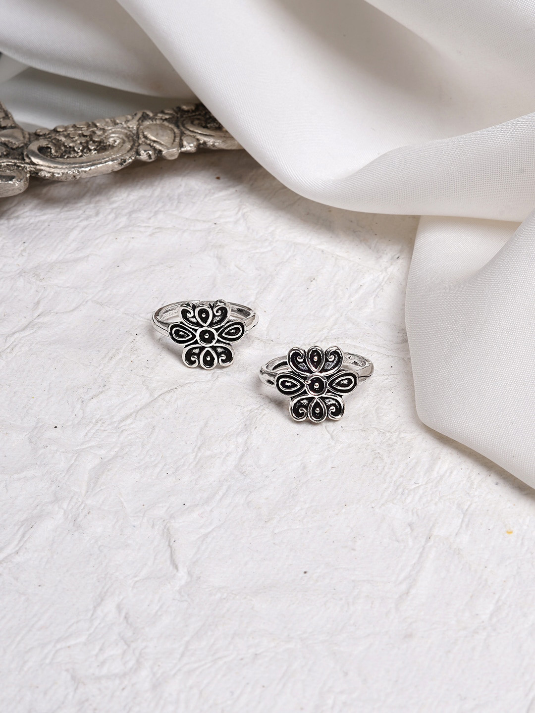 TEEJH Oxidised Silver-Plated Adjustable Toe Rings