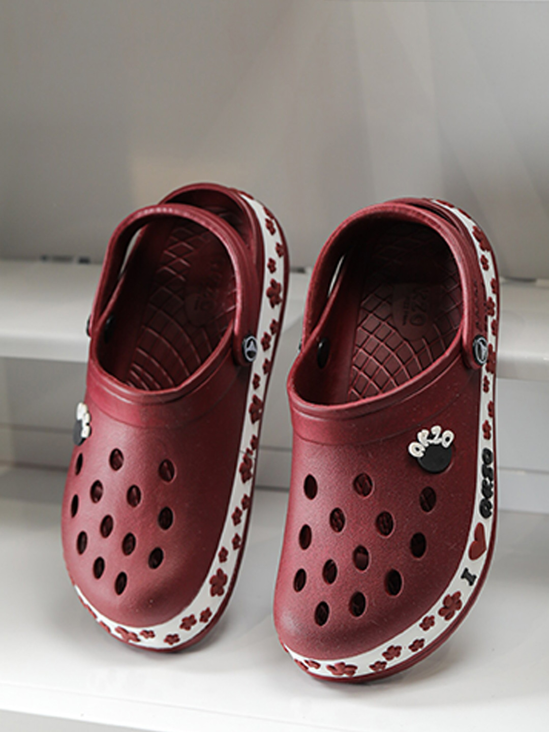ABROS Women Maroon & White Rubber Clogs