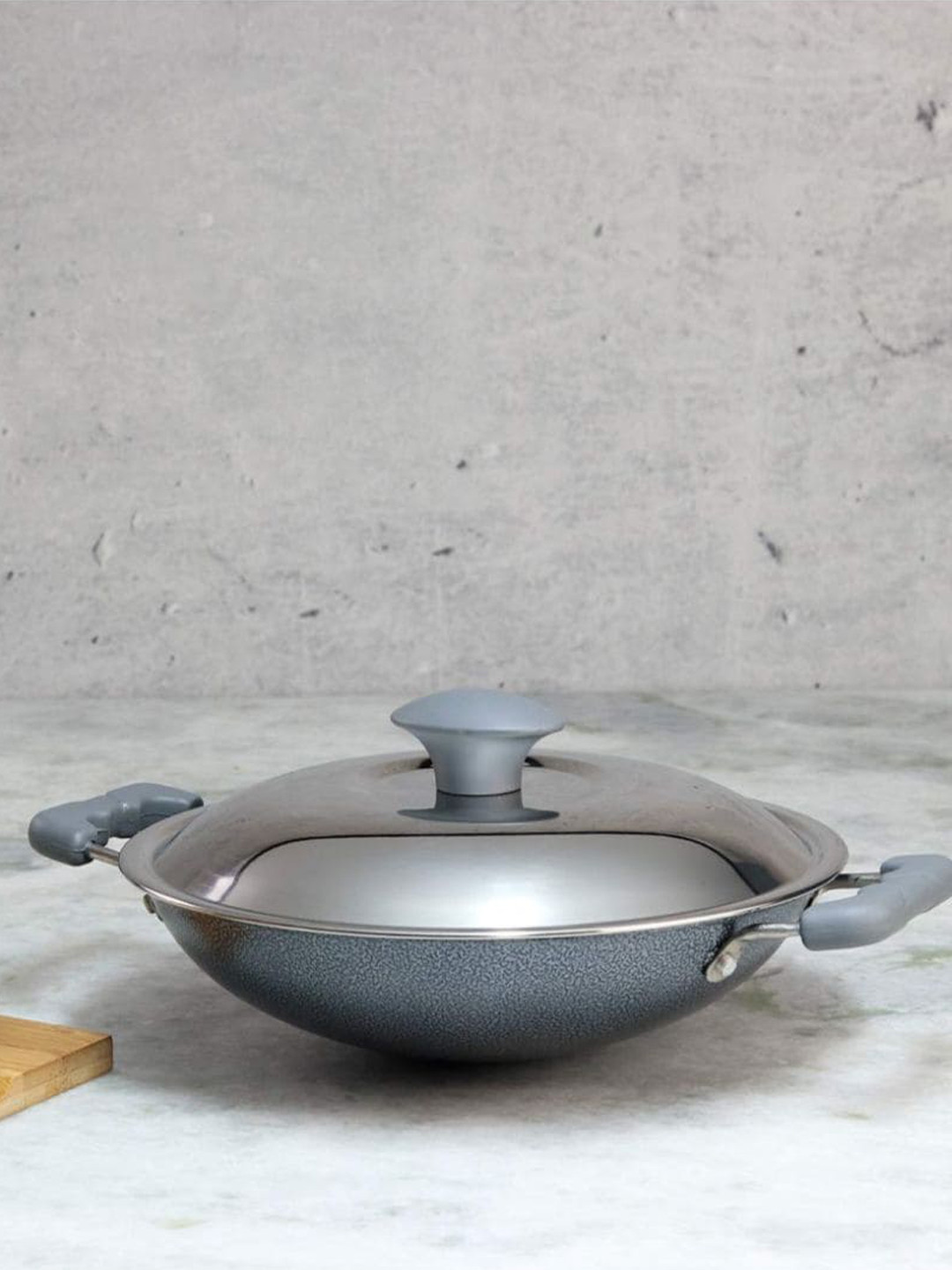 Wonderchef Grey & Silver-Toned Solid Aluminium Nonstick Appachetty With Lid