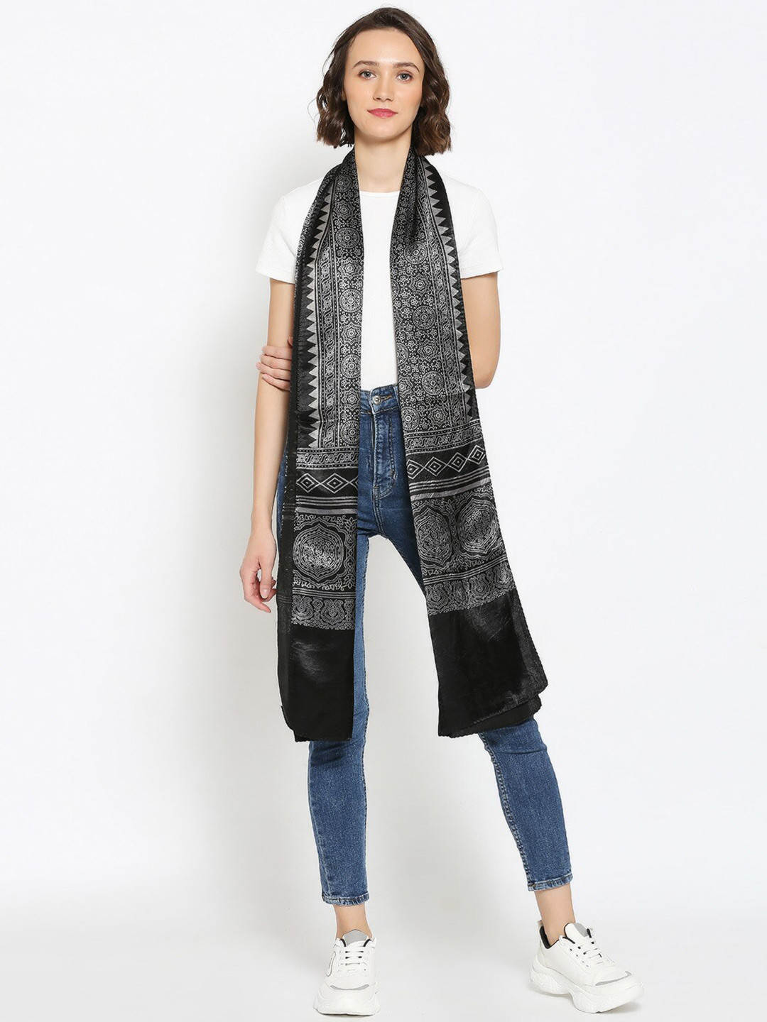 Dupatta Bazaar Women Black & Silver-Toned Printed Scarf